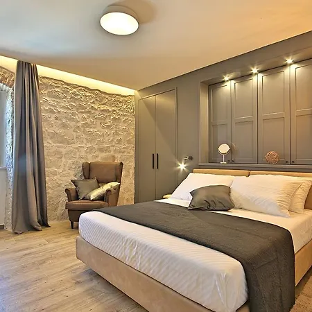 Tastefully Decorated Villa With Swimming Pool In Porec Villa