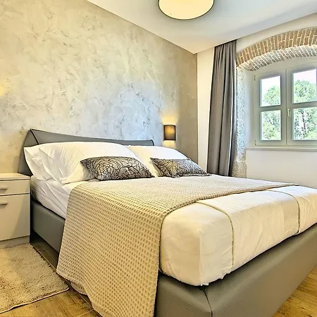 Tastefully Decorated Villa With Swimming Pool In Porec