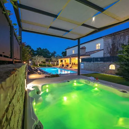 Tastefully Decorated Villa With Swimming Pool In Porec