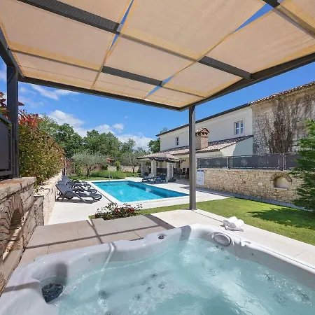Tastefully Decorated Villa With Swimming Pool In Porec Villa