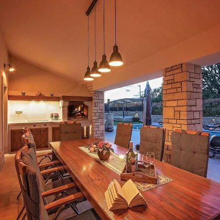 Villa Tastefully Decorated Villa With Swimming Pool In Porec