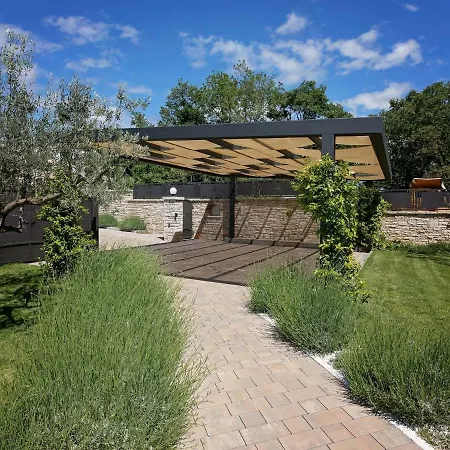 Villa Tastefully Decorated Villa With Swimming Pool In Porec Porec