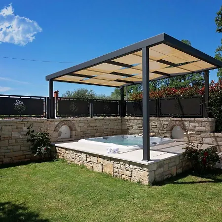 Tastefully Decorated Villa With Swimming Pool In Porec *