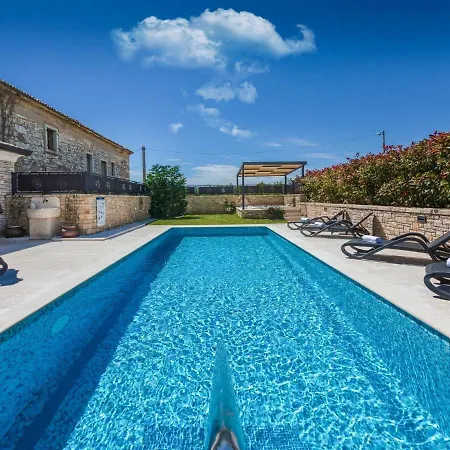 Tastefully Decorated Villa With Swimming Pool In Porec Porec