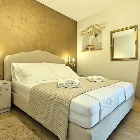 Tastefully Decorated Villa With Swimming Pool In Porec Villa Poreč