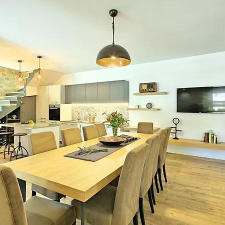 Tastefully Decorated Villa With Swimming Pool In Porec Villa Poreč